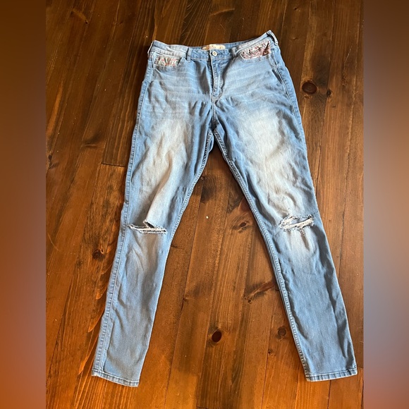 Hollister Denim - Hollister distressed super skinny